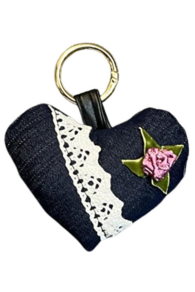 Uretti - Ege 7366 5779 سلسلة مفاتيح مصنوعة يدويًا على شكل قلب مع زخارف وردية