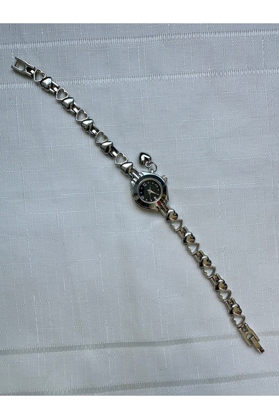 QUARTZ Minimal Pinterest Moment with Heart Charm