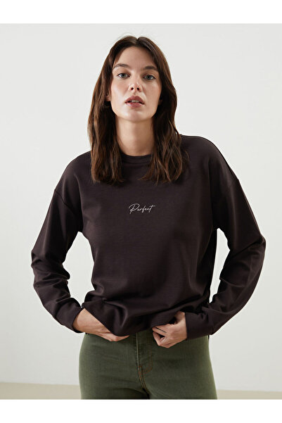 LC Waikiki طاقم الرقبة مطرزة البلوز المرأة كبيرة الحجم