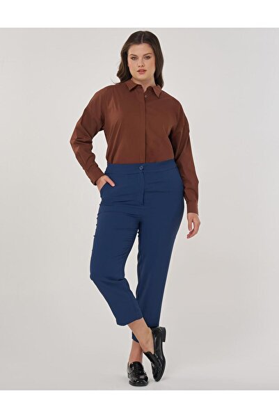 Kayra بنطلون قماش بقصة مريحة باللون النيلي