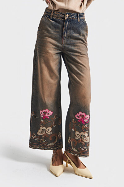 its basic Women's T.Kot Color 4W5-85 Culotte Fit Inner Length 65cm Special Floral Embroidery Pattern Comfortable Cut Design Denim
