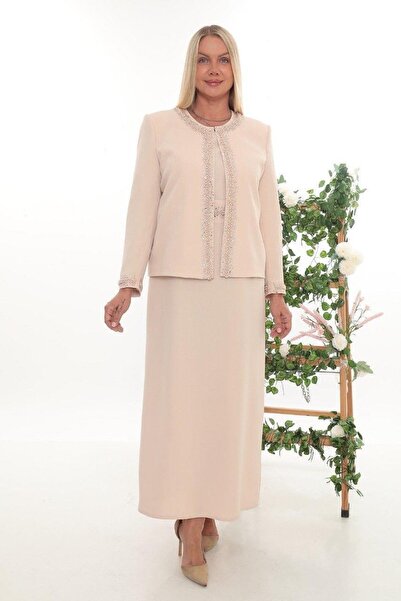 MİSS DİAMOND فستان بيج مع سترة مزينة بالجواهر ومغلقة بفتحة جانبية