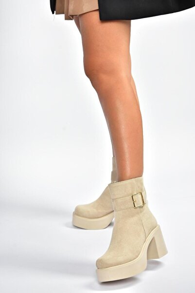 Fox Shoes V726446602 Γυναικείες μπότες με χοντρό τακούνι σε μπεζ σουέντ