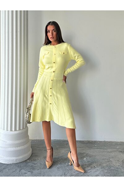 Lusin Γυναικείο κίτρινο κομψό φόρεμα πλεκτό με λεπτομέρεια με χρυσά κουμπιά και μακριά μανίκια