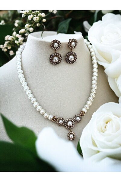FAYRA ACCESSORIES Crystal Stone Daisy Figure Pearl Necklace and Pearl Earring Set