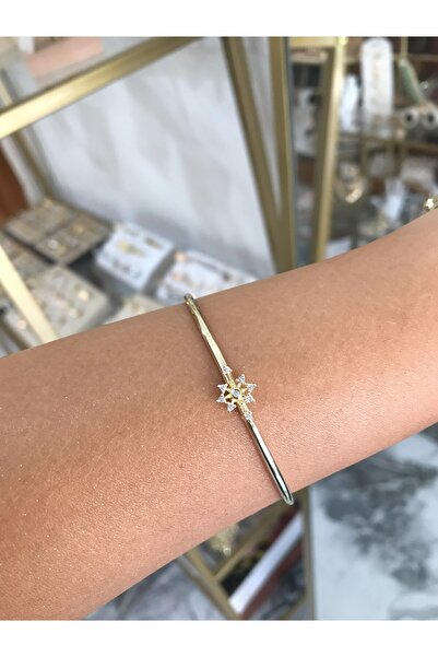 the ASEL İNCİ سوار على شكل ندفة ثلج مزين بالأحجار