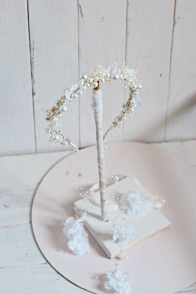 Tasarım Beyaz incili beyaz çiçekli lohusa ve özel gün tacı