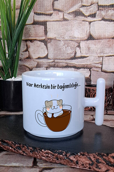 giftkonsept كوب لاتيه مطبوع عليه عبارة Var Herkesın Bir Bağımlılık-Kahvesever...
