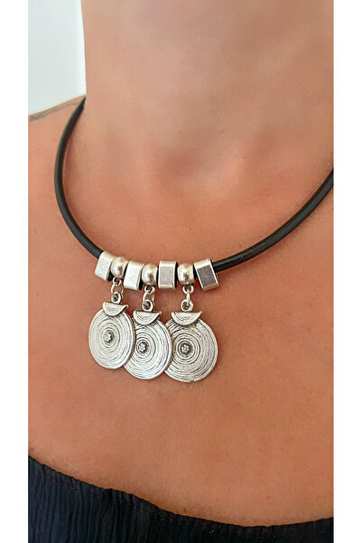 Kutcha Accessories Siyah Deri Kordonlu Üçlü Yuvarlak Gümüş Tonlu Kolye