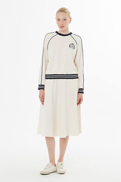 kı.we Trikolu Logolu Etekli Takım