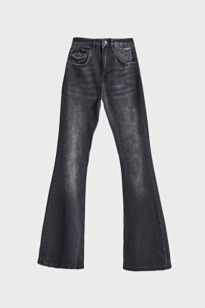 its basic Blugi pentru femei, culoare afumată închisă 2w5-1 SLN05, cu talie medie, cu tăietură evazată, din material elastic, lungime interioară 83 cm.