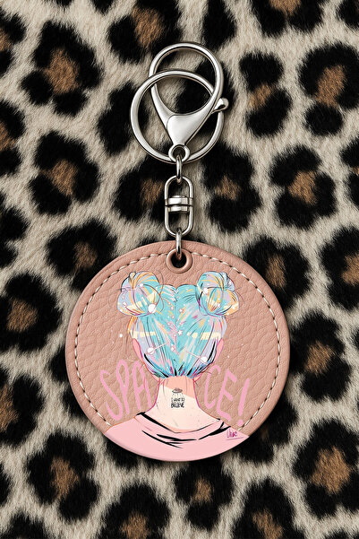 Cekuonline سلسلة مفاتيح جلدية قابلة للتجميع مع نقش مطبوع بتصميم مرح، لون وردي فاتح: تصميم فضائي