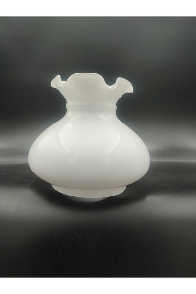 KUĞULU AVİZE CAMI.ALAATTİN MODEL.SÜT BEYAZ PARLAK RENKTE.(Alt yuva çapı:11.00 cm-h:14.00 cm)