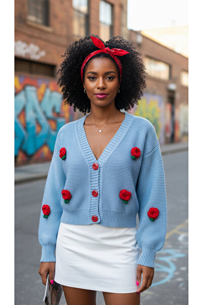 NİLZA ζακέτα ειδικής σχεδίασης που πλέκεται στο χέρι με λεπτομέρεια από τριαντάφυλλο