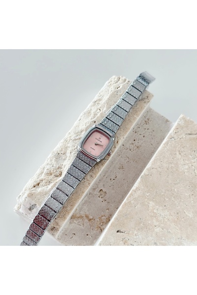 Vesce Atelier ساعة زيريون