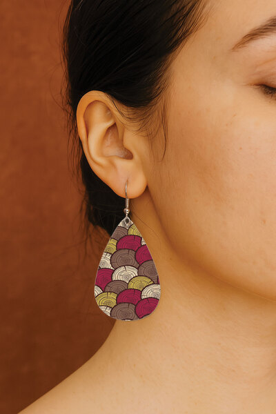 Cekuonline أقراط نسائية منقوشة بتصميم أنيق مع خطاف مطبوع وقطرات شفافة من جيور...