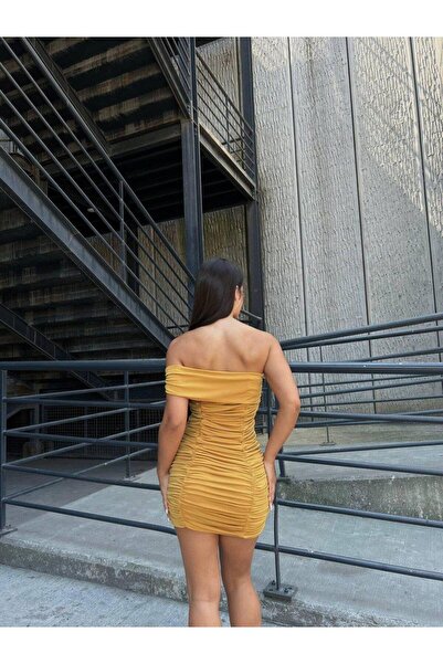 Modafeminen Sandy Esnek Kumaş Açık Omuzlu Büzgü Detay Abiye Elbise 583237 SARI