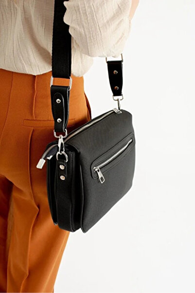 Just Polo حقيبة كتف نسائية فاخرة وأنيقة مع حزام قابل للتعديل