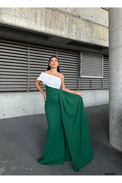 Modafeminen Βραδινό φόρεμα με ελαστικό ύφασμα κρεπ με λεπτομέρεια με έναν ώμο...