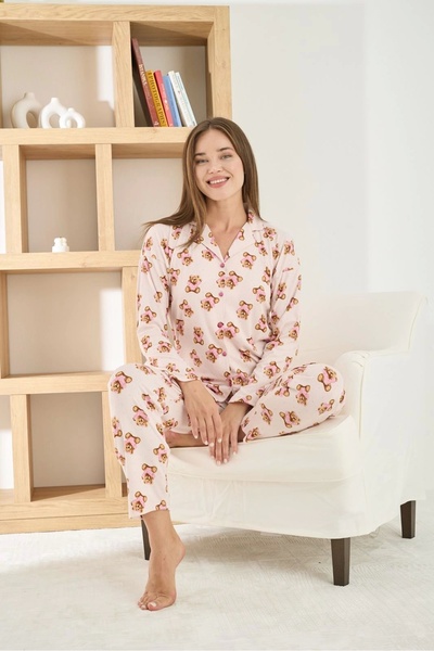 Pijamoni طقم بيجامة نسائي من قماش برلين بأزرار أمامية وتصميم دمية دب باللون الوردي - 8851
