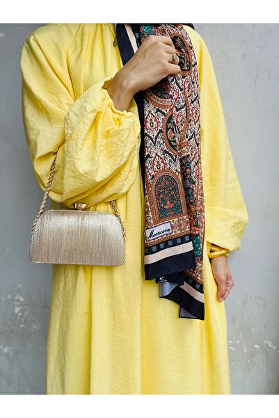 Çanta Trend Our Model Is the One That Cannot Be Without the Özen Günler Brand, a Chain-Handled and Shoulder-Strap Evening Bag.