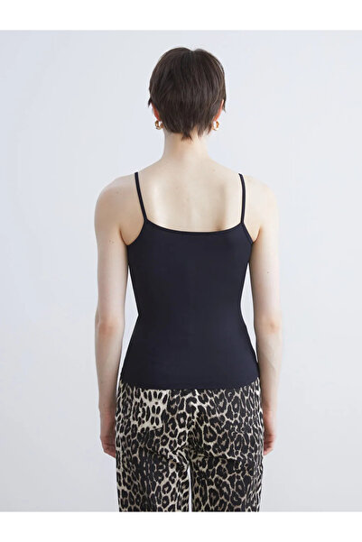 LC Waikiki Kare Yaka Kadın Atlet