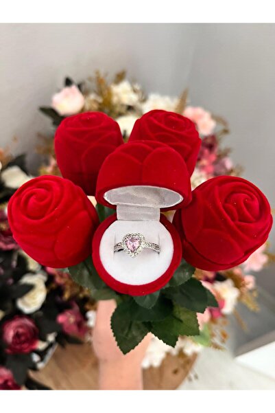 Sepetten Eve Kadife Gül İçinden Çıkan Gümüş Renk Kalpli Ciddi İlişki Yüzüğü 14 Şubat Sevgililer Günü Hediyesi