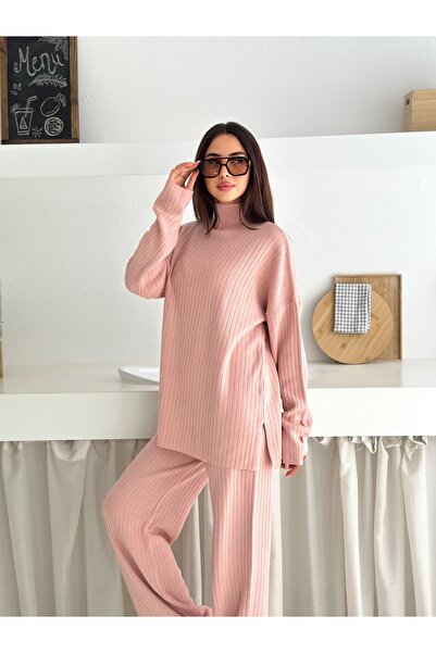 02Lady Fashion طقم تريكو بياقة عالية مع تفاصيل الأزرار