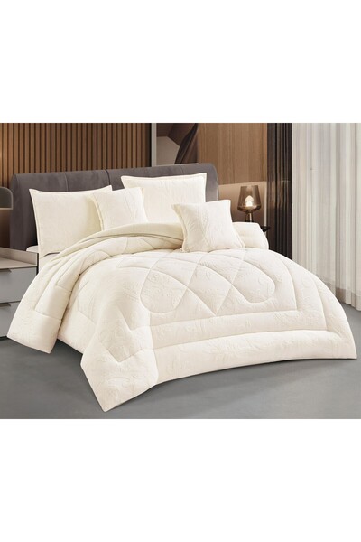 SNOOZYL A double winter bedspread made of soft velvet and luxurious fur to provide warmth and add beauty and elegance to your room.