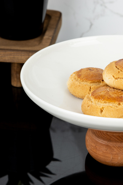 Dolkin Home Wooden Leg Porcelain Presentation Plate Cake Presentation Plate Cake Stand Cheese Plate Fruit Plate