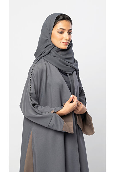 outline Light grey abaya with lined sleeves and brown sides
