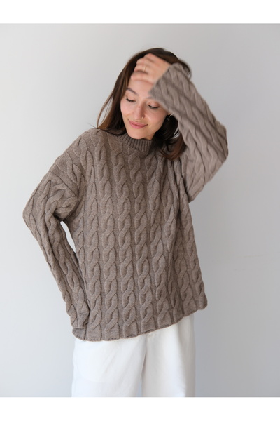 Butik سترة نسائية من Una Fiaba - بلون المنك، ذات نسيج ناعم وحجم كبير، بياقة دائرية وتصميم محبوك