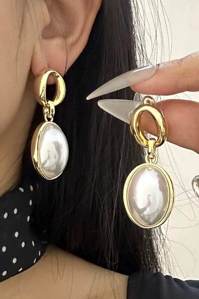 TAKIŞTIR حلق مزين باللؤلؤ باللون الذهبي (زوج)