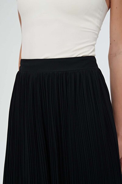 Nichii WOMEN PLAIN PLEATED MIDI SKIRT WITH A WIDE BOTTOM