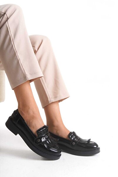 ERNİLA MARLİ Чорні шкіряні лофери з китицями для жінок