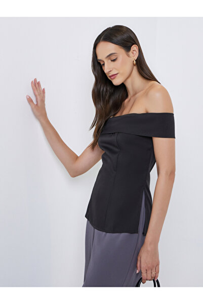 Styli بلوزة سادة مكشوفة الكتفين مع تفاصيل شق جانبي