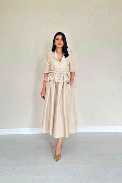 Lady Moss طقم جاكيت مكشكش بحزام رفيع باللون البيج وتنورة برباط