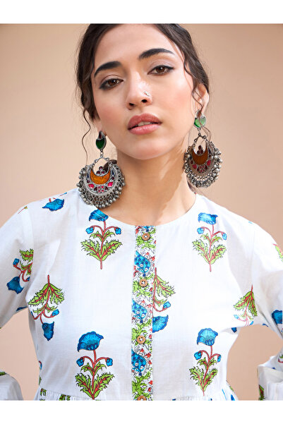 Sassafras By Styli White Floral Wood Buttoned Gathered Kurti