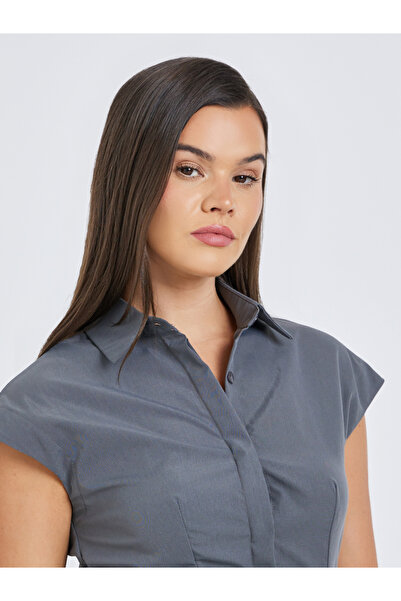 Styli Solid Spread Collar Longline Shirt