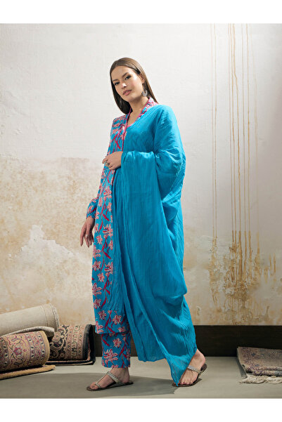 Sassafras By Styli Blue Floral Cambric V Neck Kurta, Pencil Pants and Dupatta Set