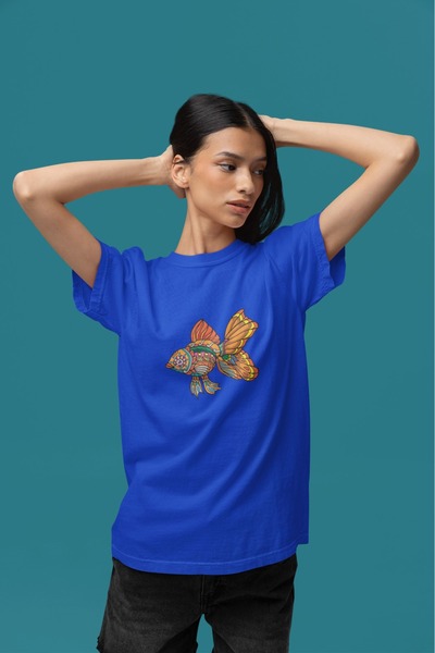 ArtYus تي شيرت نسائي/بناتي بأكمام قصيرة وياقة دائرية مطبوع عليه صورة سمكة ملونة