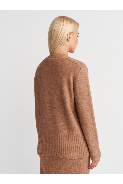 Dilvin 60269 V Yaka Taş Düğmeli Cepli Yumuşak Dokulu Triko Hırka-K.Bej Mel.