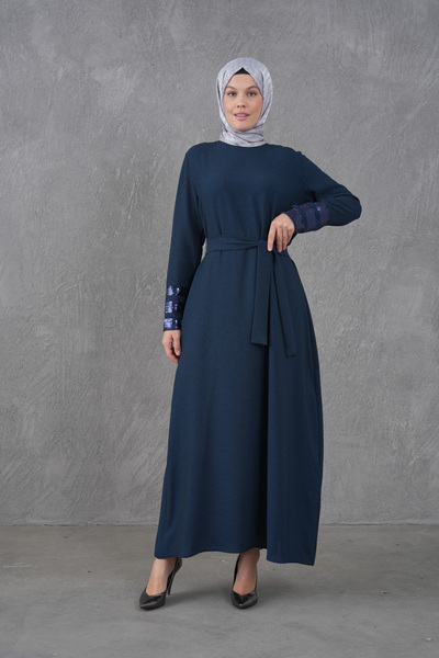 Fzd filizzade فستان بحزام مزين بالترتر على الأكمام