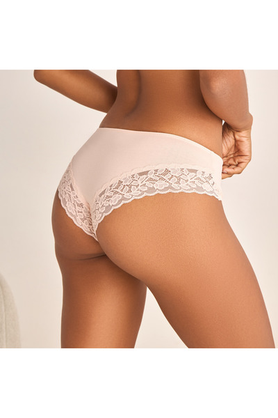 FAV شورت تشيكستر بحواف من الدانتيل