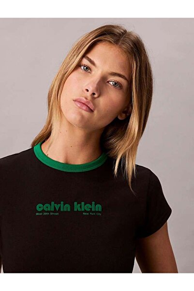 Calvin Klein SS RETRO LOGO GRAPHIC TEE Siyah Kadın Tişört