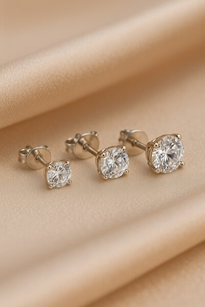 Laboratuvar Pırlantası Lp IŞIKLI KUTUDA 5-6-7 MM 3 ÇİFT TEKTAŞ KÜPE