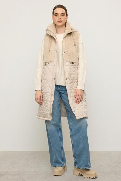 Olcay Çıkabiken Hooded Plush Garnished Quilted Vest Stone 8264