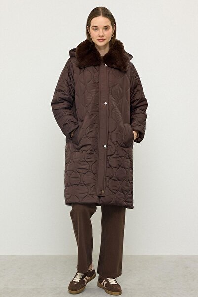 Olcay Καπιτονέ παλτό με γούνινο γιακά, αποσπώμενη κουκούλα και κλείσιμο με φερμουάρ ΚΑΦΕ 6784