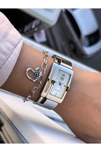 Q&Q Women's Wristwatch Silver Color Rectangle Steel Band Rectangular Case Vintage