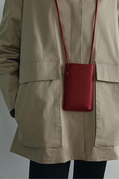 Suud Collection حقيبة هاتف ميا الحمراء